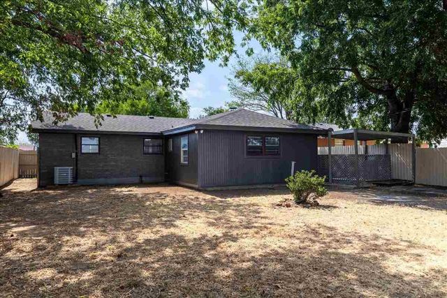 118 NE Angus St, Lawton, OK 73507
