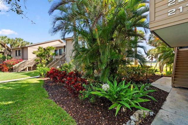 233 NE Edgewater Drive 104, Hutchinson Island, FL 34996