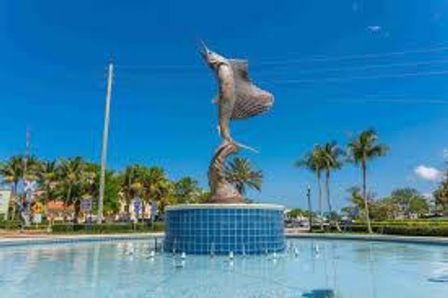 233 NE Edgewater Drive 104, Hutchinson Island, FL 34996