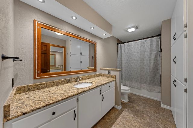 5013 Zenner-Ahrens Rd, Kerrville, TX 78028
