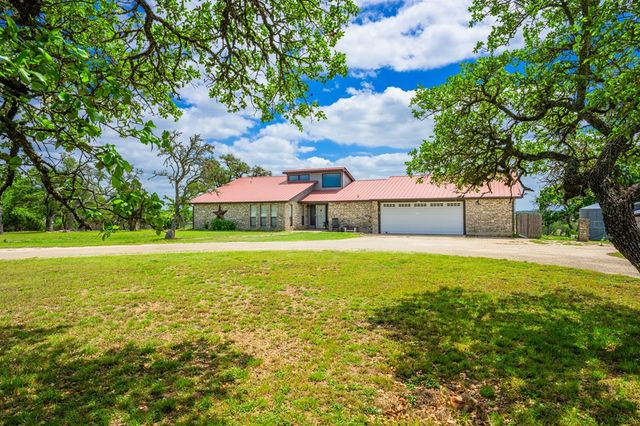 5013 Zenner-Ahrens Rd, Kerrville, TX 78028