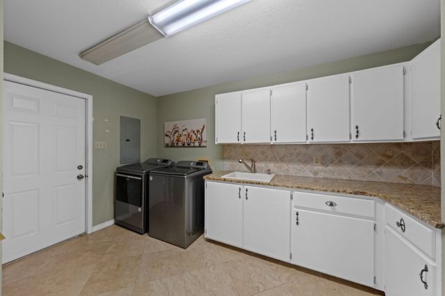 5013 Zenner-Ahrens Rd, Kerrville, TX 78028