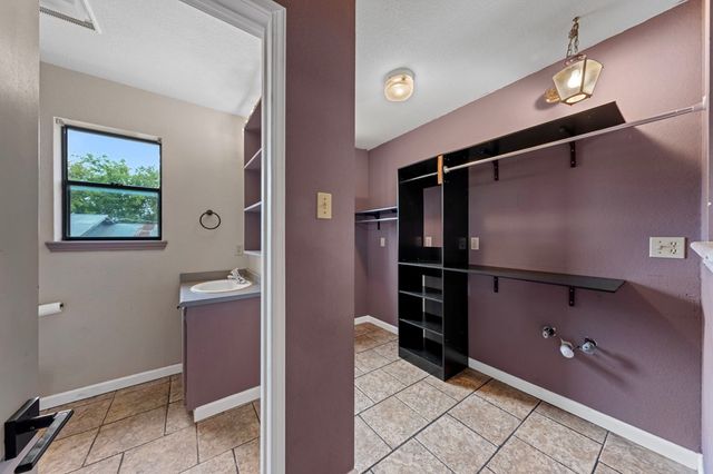 5013 Zenner-Ahrens Rd, Kerrville, TX 78028