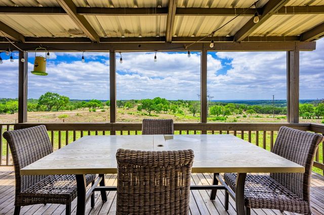 5013 Zenner-Ahrens Rd, Kerrville, TX 78028