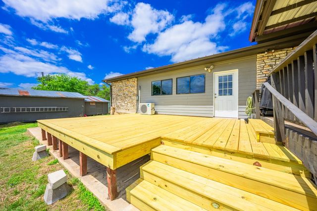 5013 Zenner-Ahrens Rd, Kerrville, TX 78028