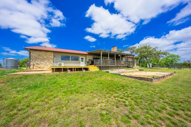 5013 Zenner-Ahrens Rd, Kerrville, TX 78028