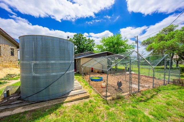5013 Zenner-Ahrens Rd, Kerrville, TX 78028