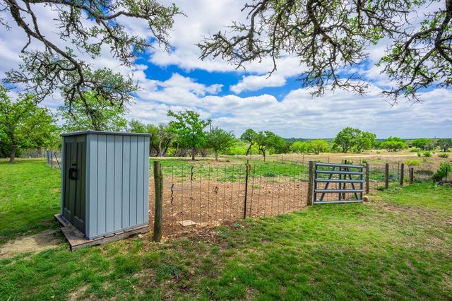 5013 Zenner-Ahrens Rd, Kerrville, TX 78028