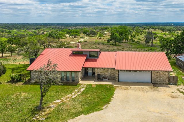 5013 Zenner-Ahrens Rd, Kerrville, TX 78028