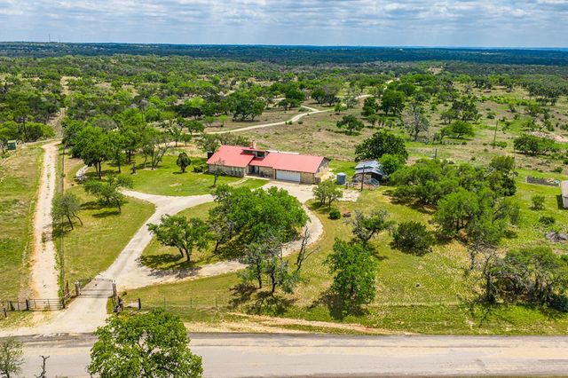 5013 Zenner-Ahrens Rd, Kerrville, TX 78028