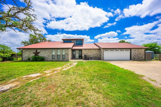 5013 Zenner-Ahrens Rd, Kerrville, TX 78028