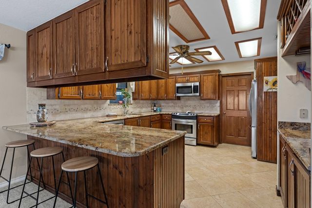 5013 Zenner-Ahrens Rd, Kerrville, TX 78028