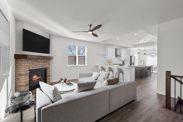 10915 W Wisconsin AVENUE, Wauwatosa, WI 53226