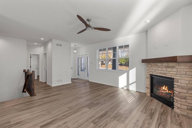 10915 W Wisconsin AVENUE, Wauwatosa, WI 53226