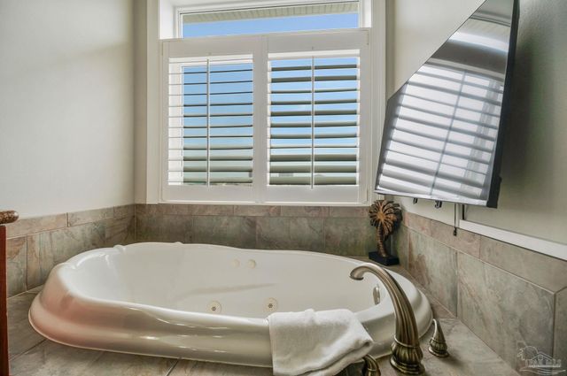 1724 Calle Bonita, Pensacola Beach, FL 32561