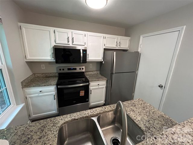 6466 Windsor Gate Lane, Charlotte, NC 28215