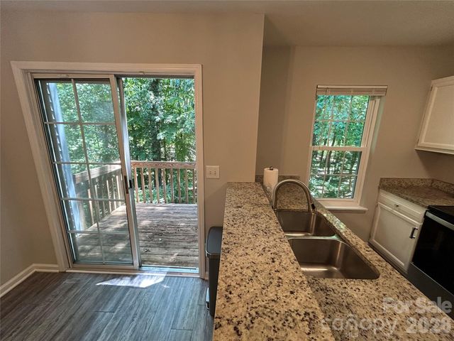 6466 Windsor Gate Lane, Charlotte, NC 28215
