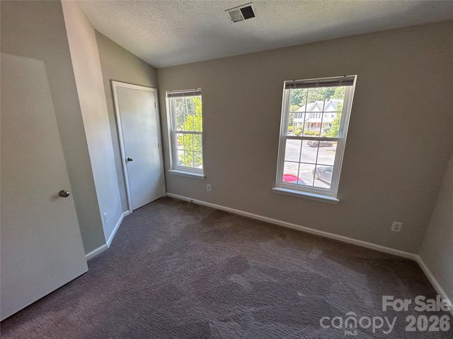 6466 Windsor Gate Lane, Charlotte, NC 28215