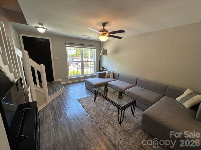 6466 Windsor Gate Lane, Charlotte, NC 28215