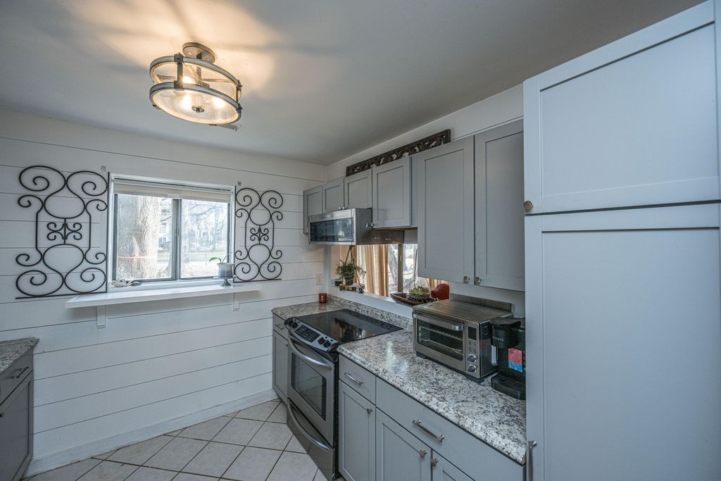 Image 5 of property listing at 2770 Jobee Drive Drive 1, Charleston, SC 29414