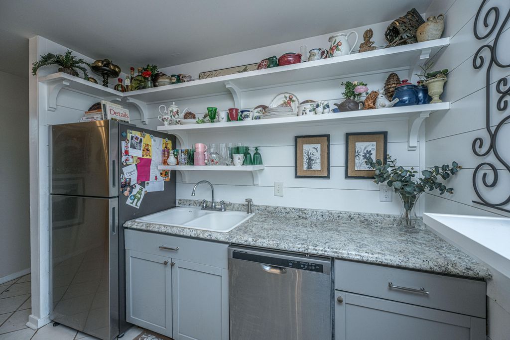 Image 6 of property listing at 2770 Jobee Drive Drive 1, Charleston, SC 29414