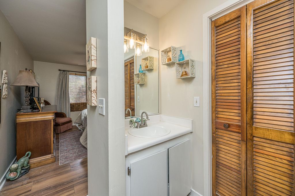 Image 8 of property listing at 2770 Jobee Drive Drive 1, Charleston, SC 29414