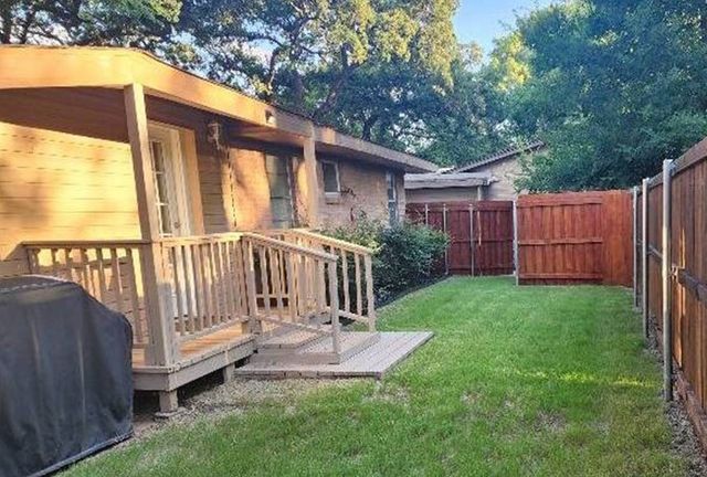 1218 N Center Street, Arlington, TX 76011