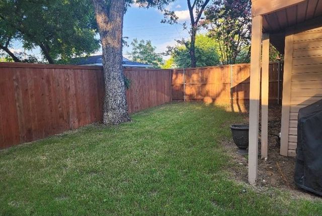 1218 N Center Street, Arlington, TX 76011