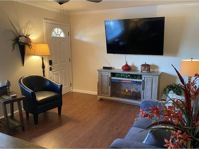 1218 N Center Street, Arlington, TX 76011