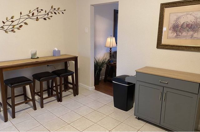 1218 N Center Street, Arlington, TX 76011