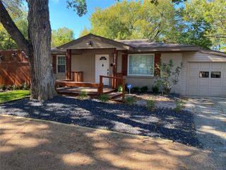 1218 N Center Street, Arlington, TX 76011