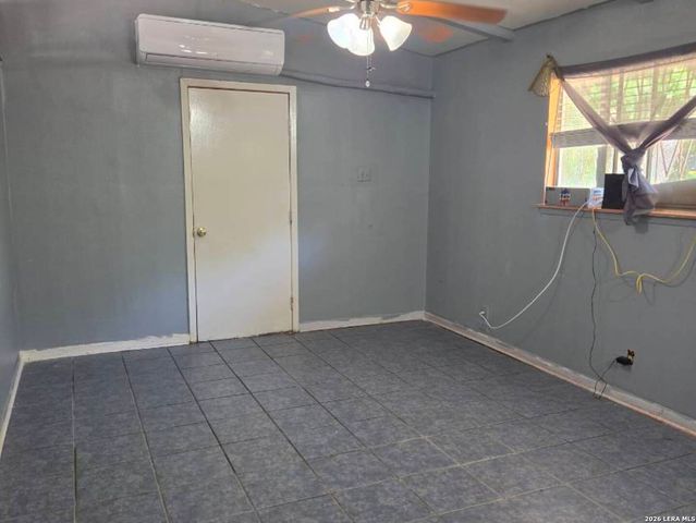 6223 CEDAR VALLEY DR, San Antonio, TX 78242