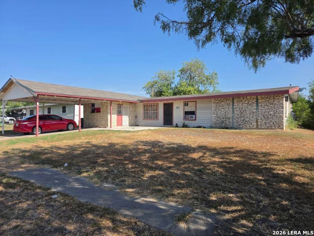 6223 CEDAR VALLEY DR, San Antonio, TX 78242