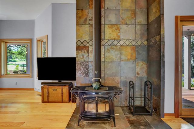 25799 Sweet Rd, Grass Valley, CA 95949