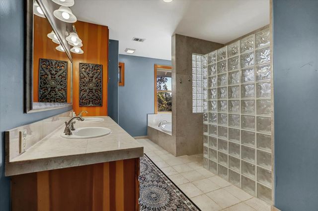 25799 Sweet Rd, Grass Valley, CA 95949