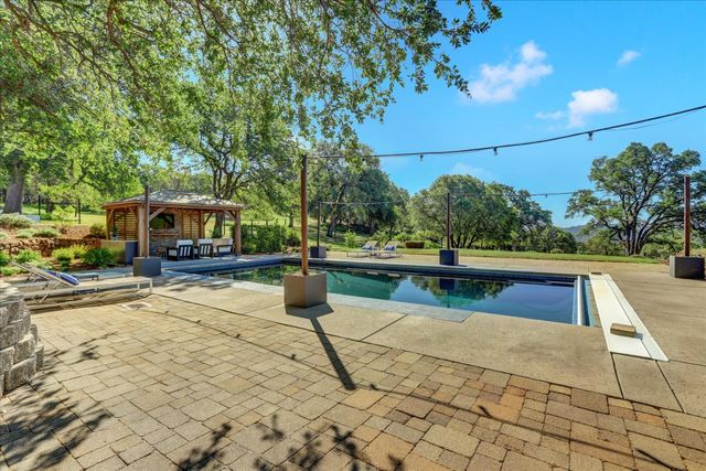 25799 Sweet Rd, Grass Valley, CA 95949