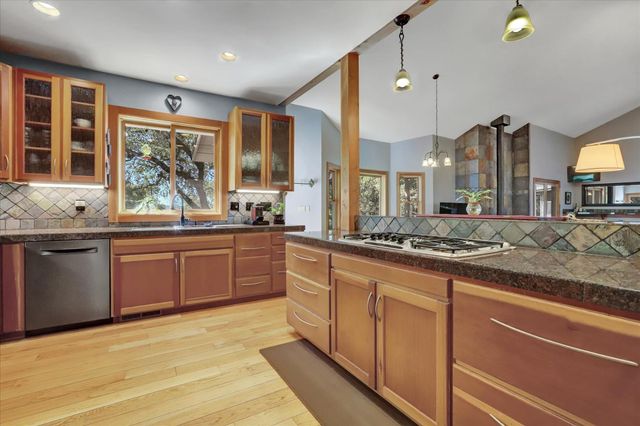 25799 Sweet Rd, Grass Valley, CA 95949