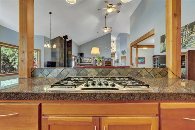 25799 Sweet Rd, Grass Valley, CA 95949