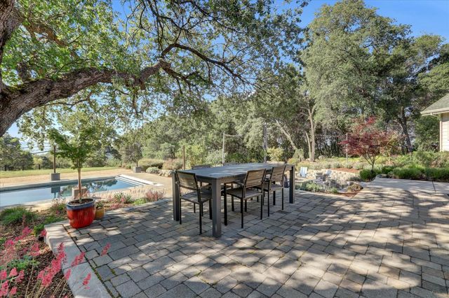 25799 Sweet Rd, Grass Valley, CA 95949