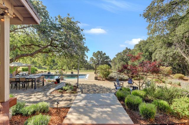 25799 Sweet Rd, Grass Valley, CA 95949