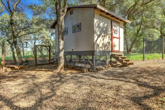 25799 Sweet Rd, Grass Valley, CA 95949