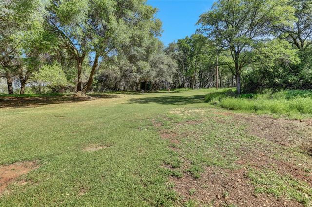 25799 Sweet Rd, Grass Valley, CA 95949