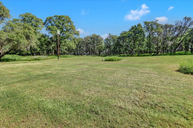 25799 Sweet Rd, Grass Valley, CA 95949