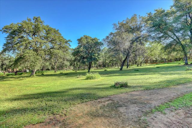 25799 Sweet Rd, Grass Valley, CA 95949