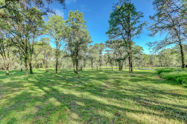 25799 Sweet Rd, Grass Valley, CA 95949