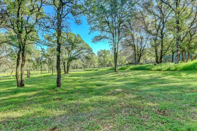 25799 Sweet Rd, Grass Valley, CA 95949