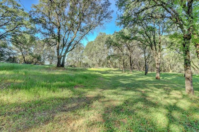 25799 Sweet Rd, Grass Valley, CA 95949