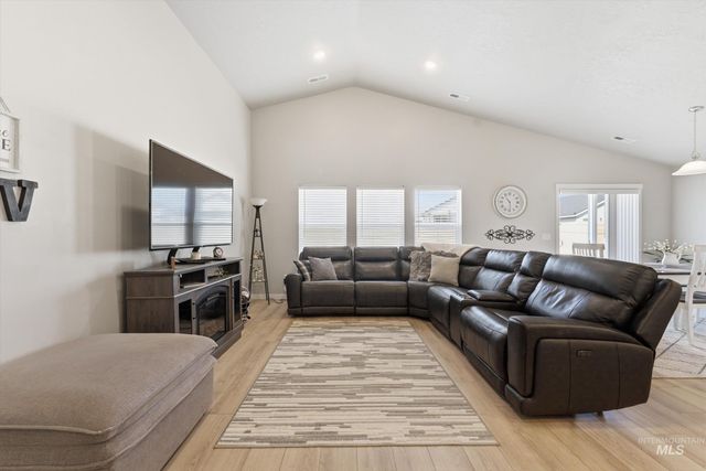 3789 S Walnut Ridge Way, Nampa, ID 83686