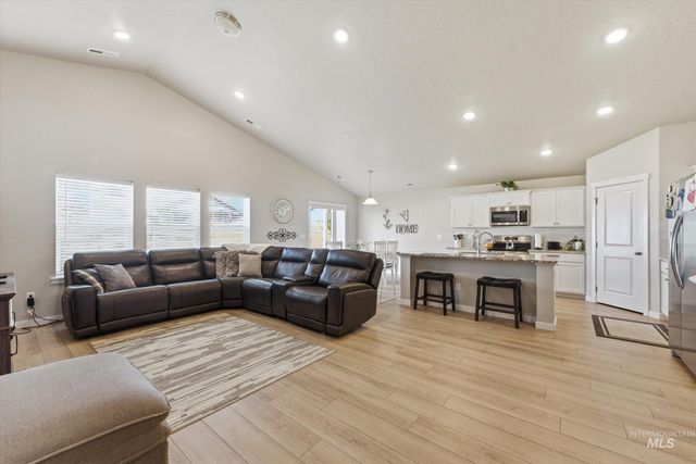 3789 S Walnut Ridge Way, Nampa, ID 83686