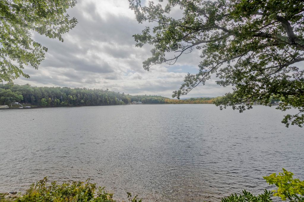 371 Lakeview Drive, Suffield, CT 06093